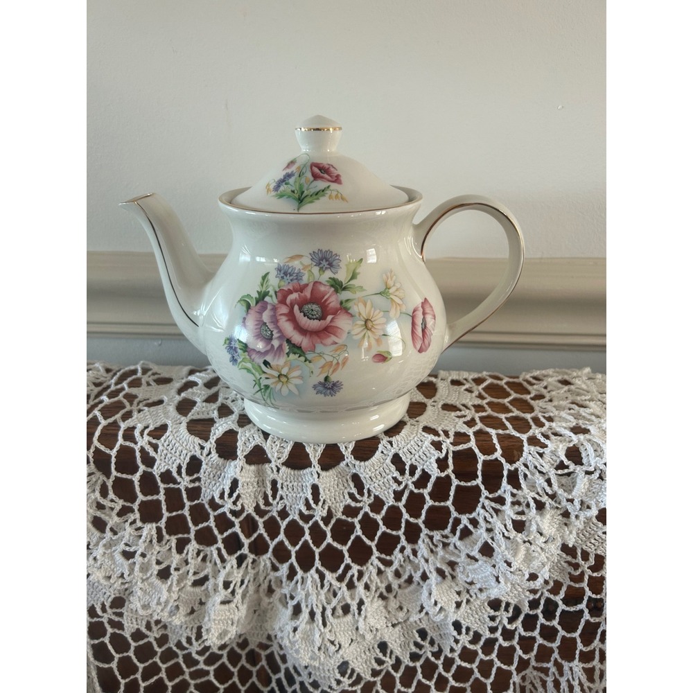 Sadler Windsor England Teapot Floral Poppy Wildflower Gold Trim Bone China 4425